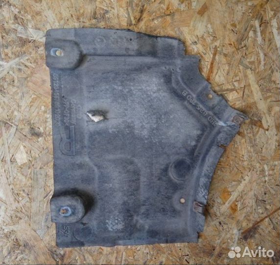 Защита днища кузова передняя правая Audi A8 D4