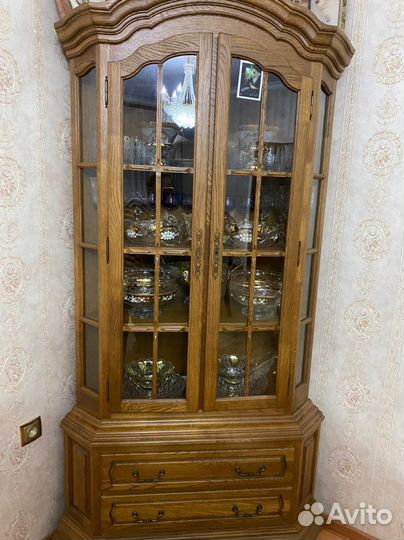 Старинный буфет горка