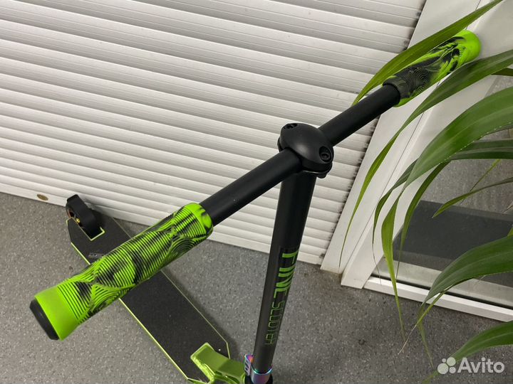 Трюковой самокат с системой HIC