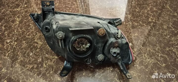 Фара левая мазда демио