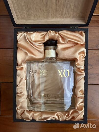 Бутылка с кейсом от коньяка Jean Doussoux XO
