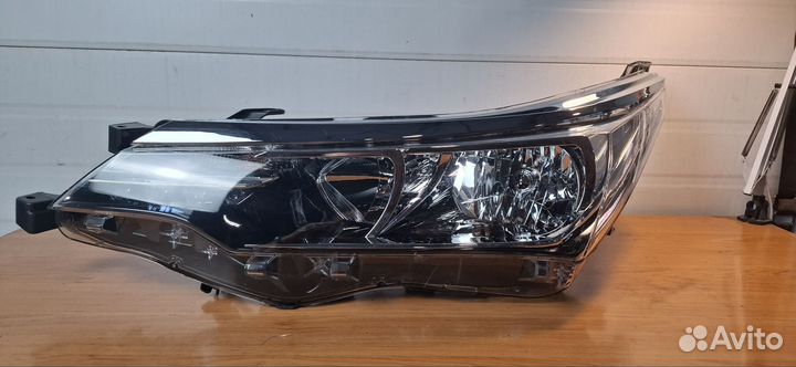 Фара левая Toyota Corolla E180 2016-2019
