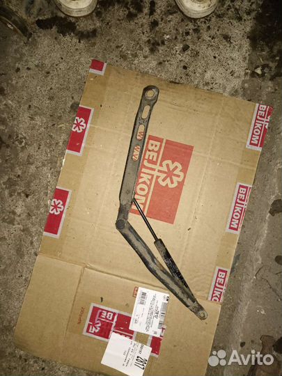 Амортизатор капота BMW 5 серии Е34