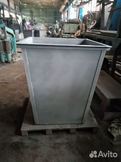 Мусорный контейнер металлический