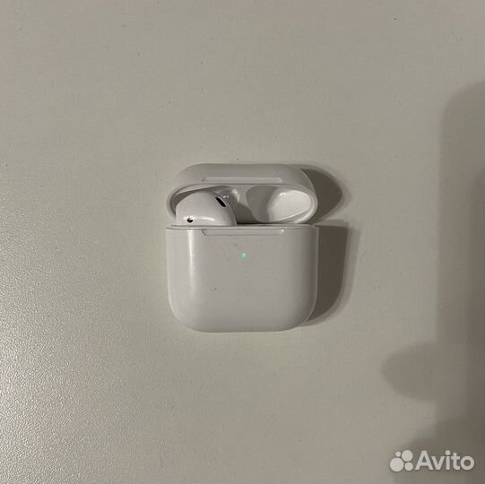 Наушники airpods левый