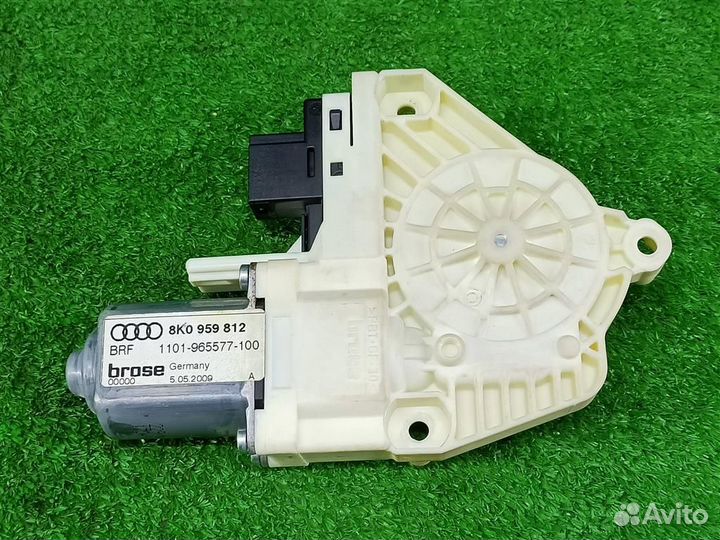 Мотор стеклоподъемника задней правой двери Audi Q