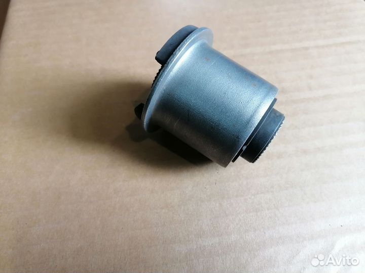 Сайлентблок нижнего рычага Toyota Mark II