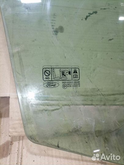 Стекло перед право Форд Фокус 2