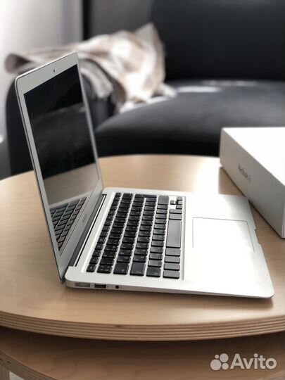 Apple MacBook Air 13 ssd/4gb/i5 хороший