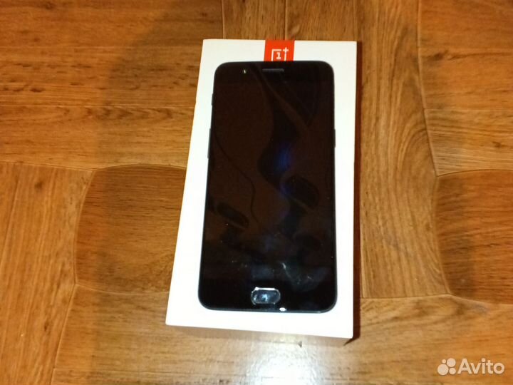 OnePlus 5, 8/128 ГБ