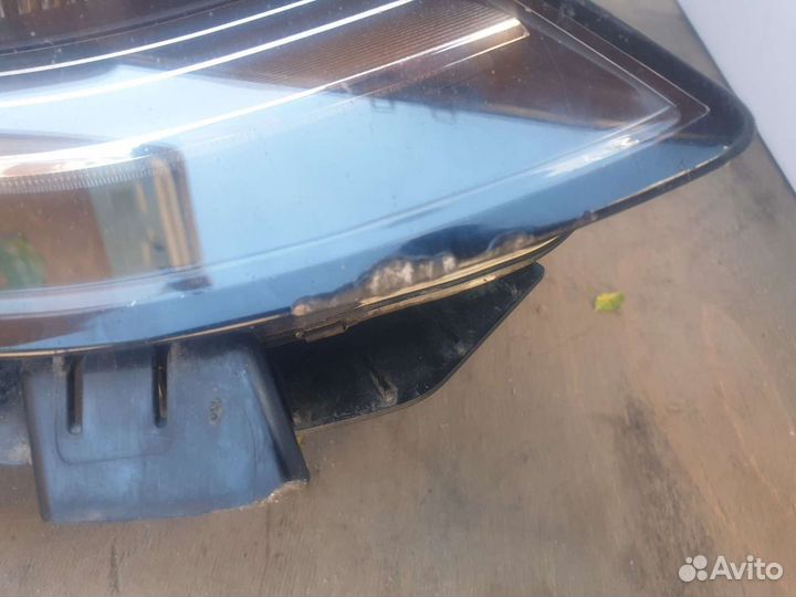 Фара Tesla model 3