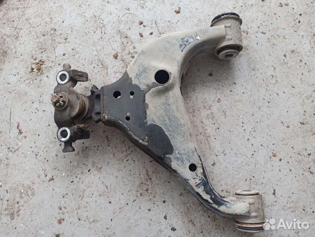 Рычаг передний левый нижний Тойота Хайлюкс 8 1GD-F