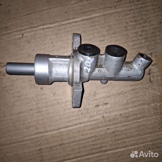 Главный тормозной цилиндр mercedes w202