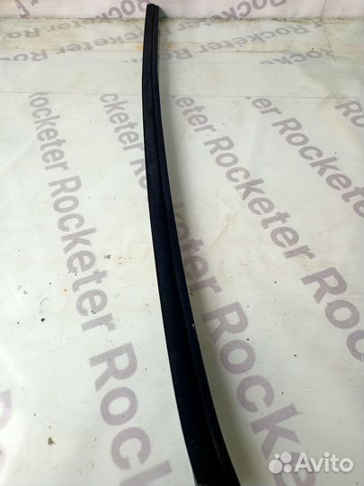 Бархотка стекла передняя левая Kia Sportage 3