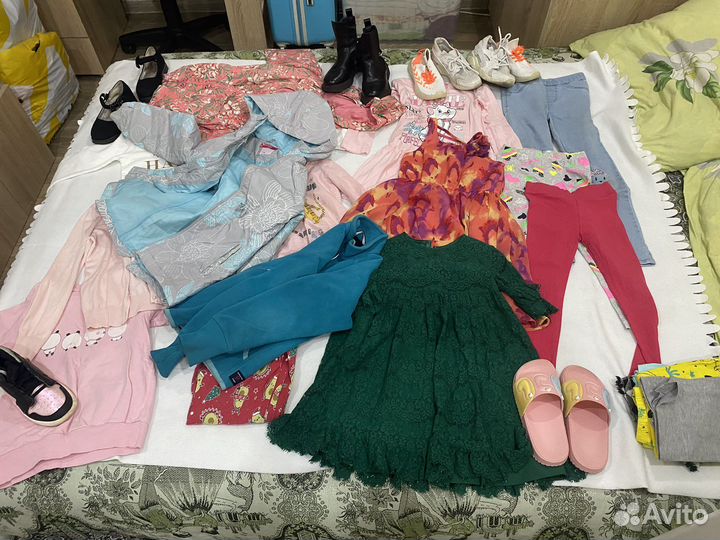 Три больших пакета одежды и обуви на 5-7 лет