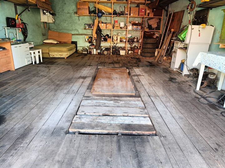 Гараж, > 30 м²