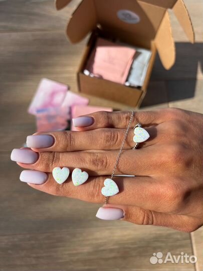 Серьги сердце из опала и серебра