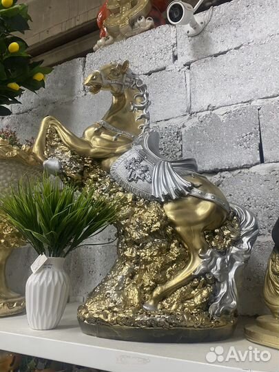 Статуэтка интерьерная Конь
