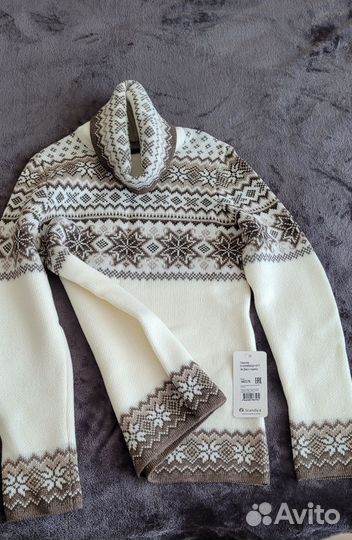 Свитер шерстяной женский