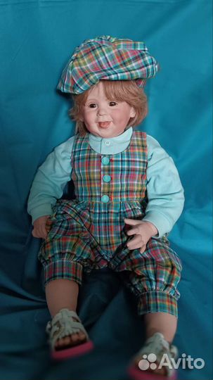 Большая фарфоровая коллекционная кукла