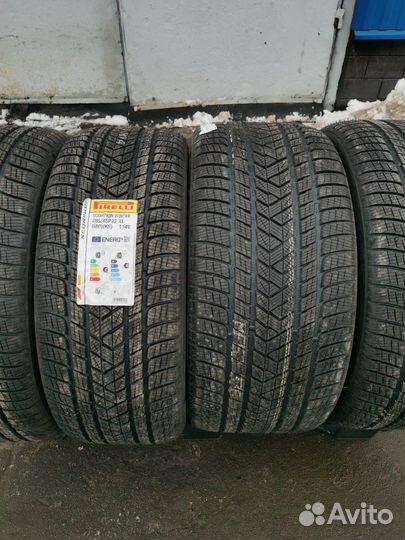Pirelli Scorpion Winter 285/45 R22 и 325/40 R22 114V