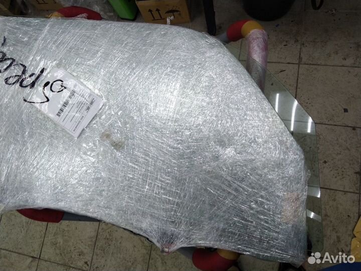 Стекло переднее правое Тойота бб первого поколения