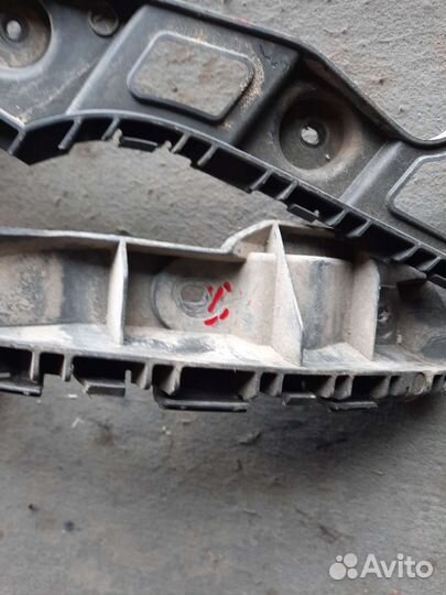 Кронштейн крепления заднего бампера VW Polo