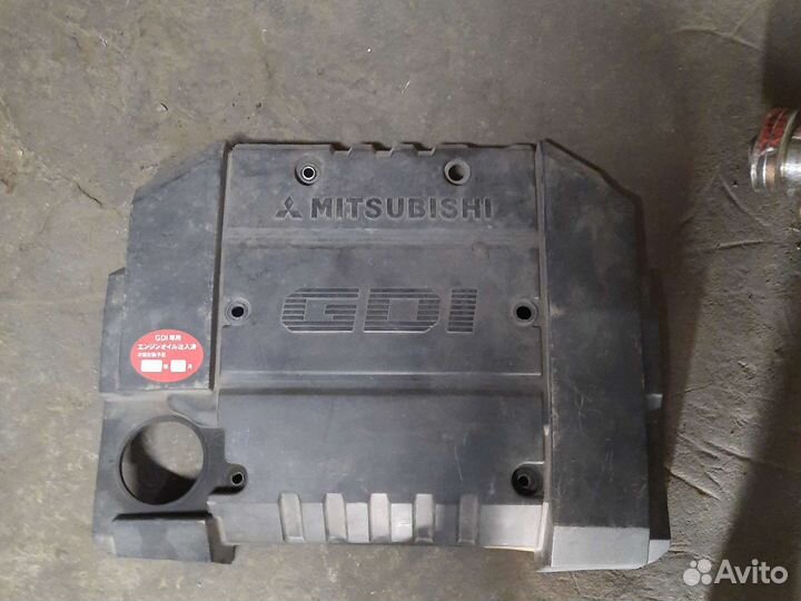 Декоративная крышка двигателя Mitsubishi cedia