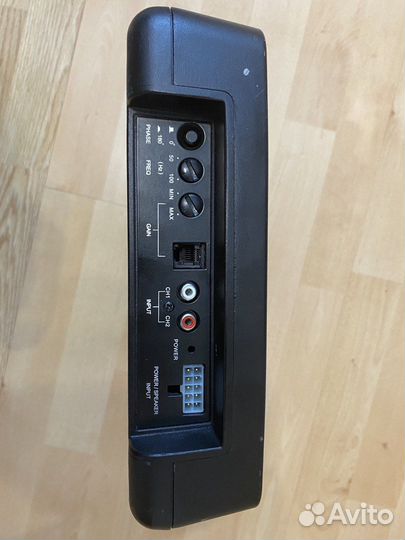 Сабвуфер компактный под сиденье