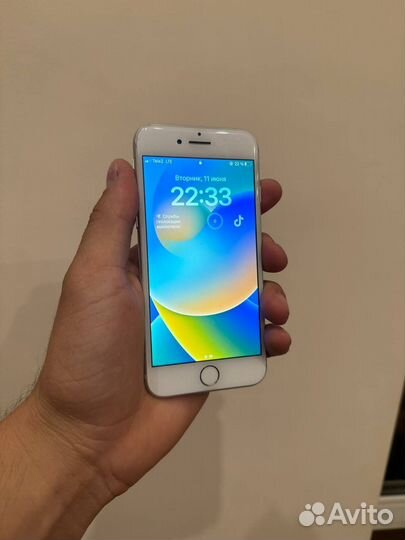 iPhone 8, 64 ГБ