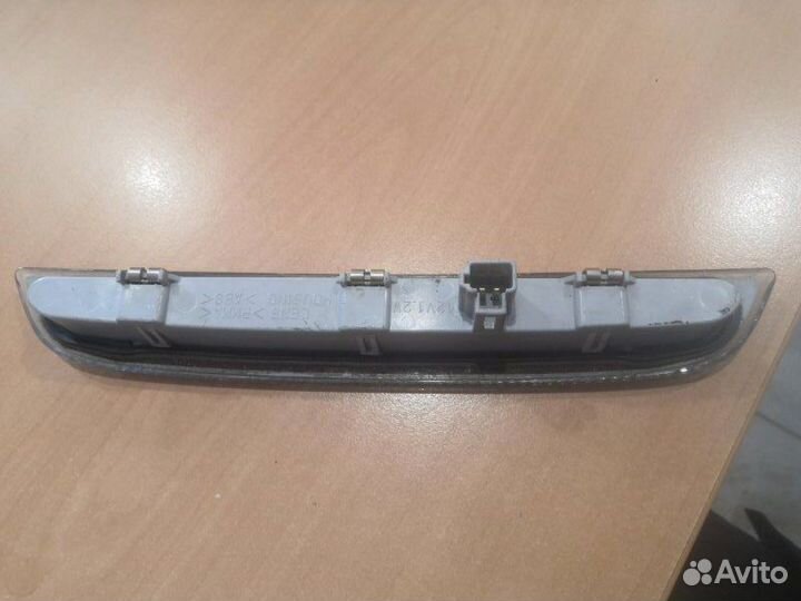 Стоп сигнал центральный Mitsubishi Outlander 2.0