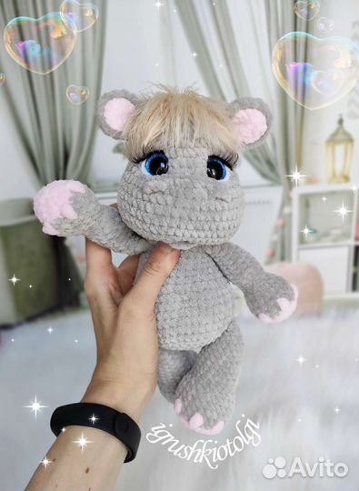 Вязаная плюшевая игрушка - бегемот