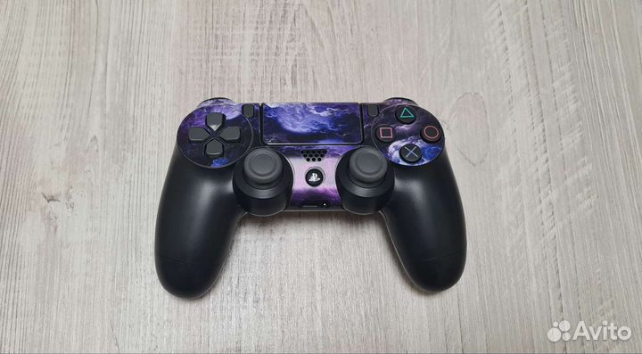 Продам PlayStation 4 (500гб)
