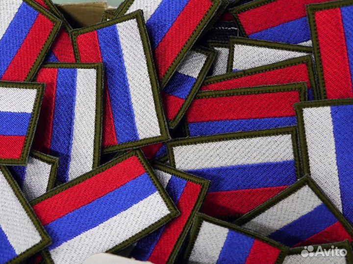 Вышивка Российского флага на шевроне