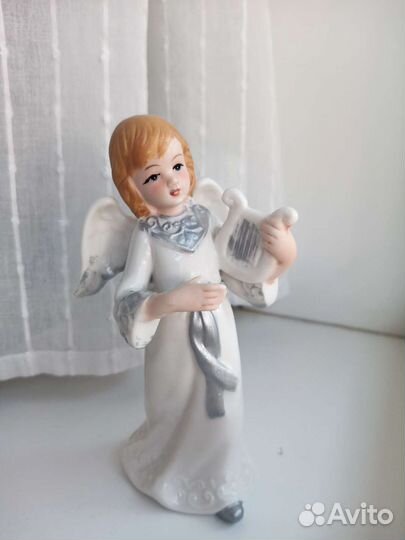 Фарфоровые статуэтки петушок и курочка