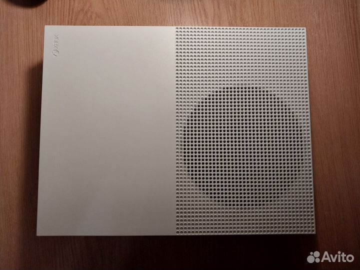 Xbox One S 1Tb + 2 геймпада