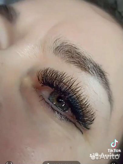 Наращивание ресниц, маникюр