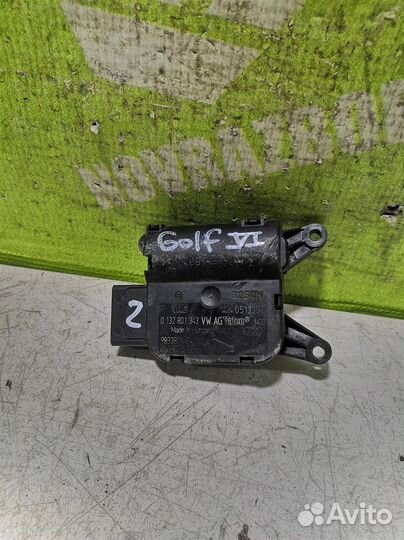 Моторчик заслонки отопителя Фольксваген Гольф 6