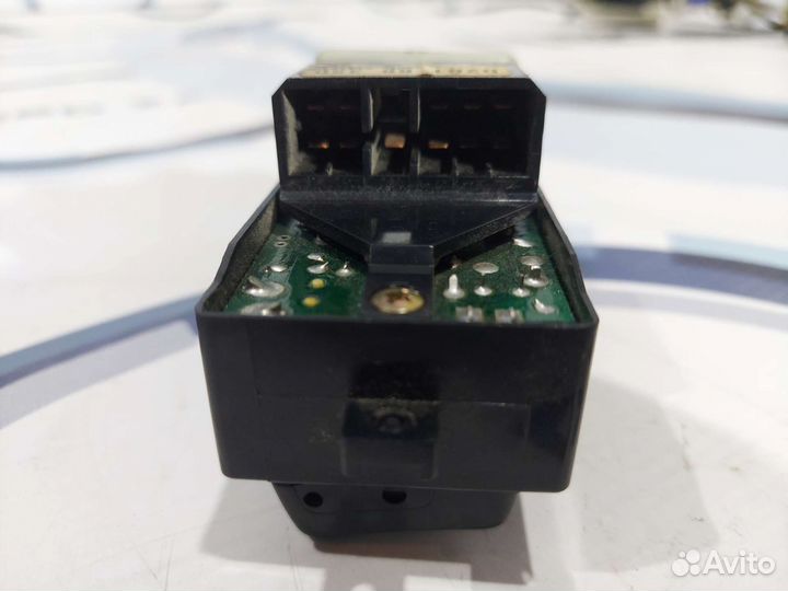 Кнопка управления стеклоподъемника Mazda Demio