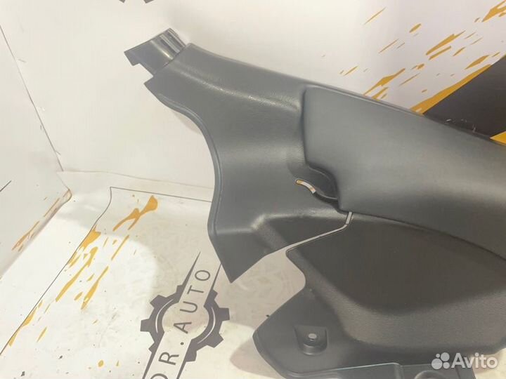 Обшивка салона задняя правая RH Lexus Rx F-Sport