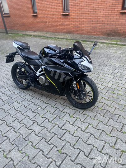 CF moto 300 SR