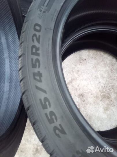 Gripmax SureGrip Pro Winter 255/45 R20 и 285/40 R20 108V