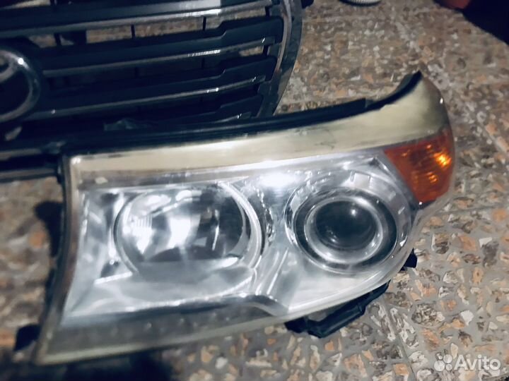 Решетка рейстайлинг LC 200