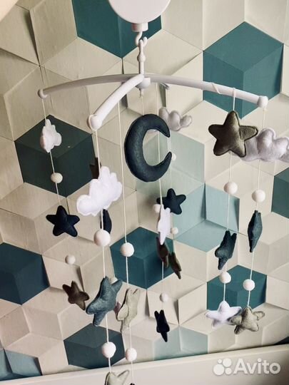 Музыкальный мобиль на кроватку