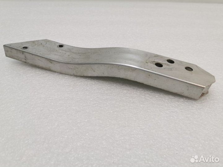 Кронштейн передней панели правый Mercedes-Benz