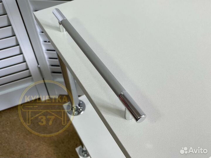 Этажерка на колесиках