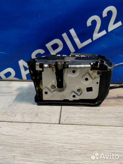 Замок двери задний правый Bmw X5 E53 M54 03/2004