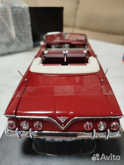 Chevrolet Impala 1961 1/18 SunStar