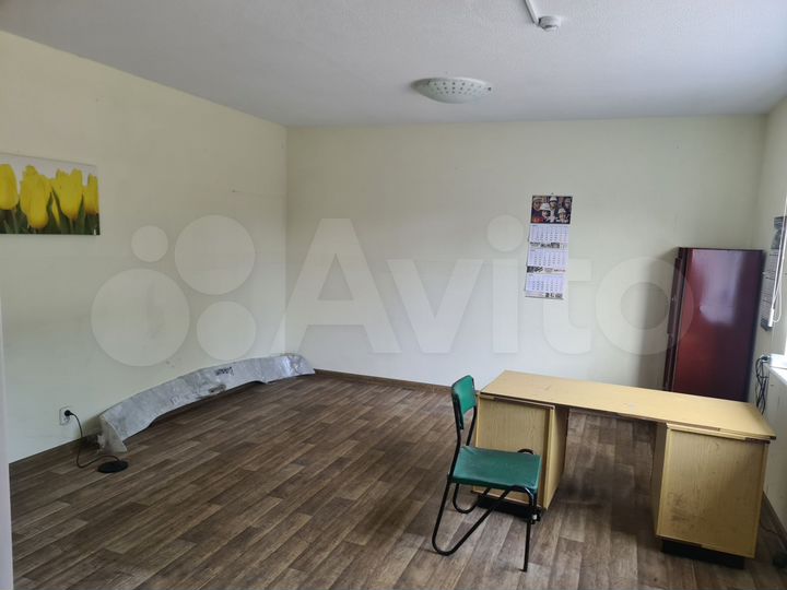 Машиноместо, > 30 м²