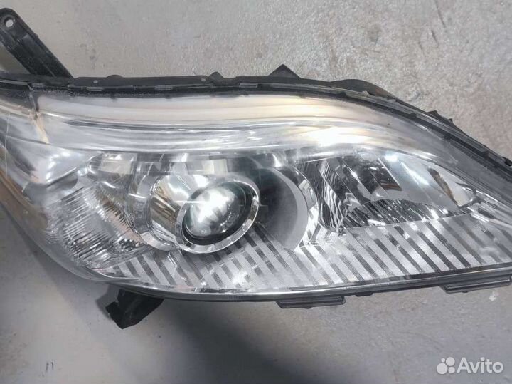 Фара правая Toyota Sienna 3